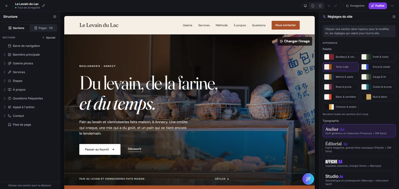 L’éditeur Simplisite : le site au centre, les réglages à droite.